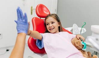 Kid giving a high five to a pediatric dentist Hillsboro