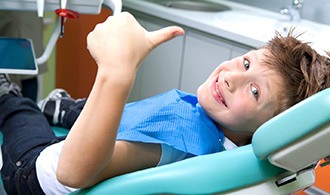 child visiting emergency dentist in Hillsboro