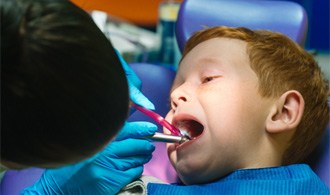 child visiting emergency dentist in Hillsboro